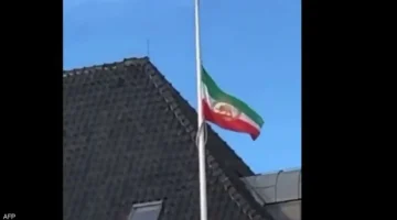 تصاعد الانشقاقات الدبلوماسية في إيران بعد رفع علم الأسد داخل السفارة السورية